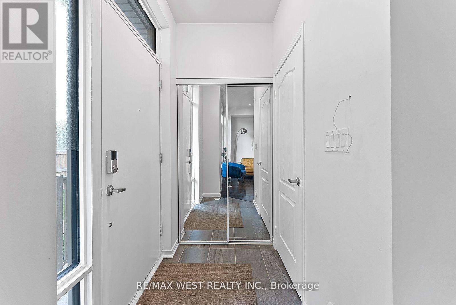Property at 58 - 35 APPLEWOOD LANE image 3