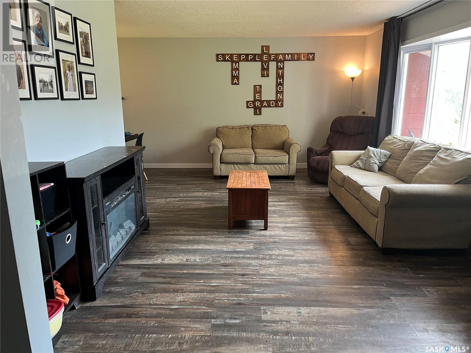 206 3rd Avenue, Caronport, Saskatchewan  S0H 0S0 - Photo 2 - SK014539