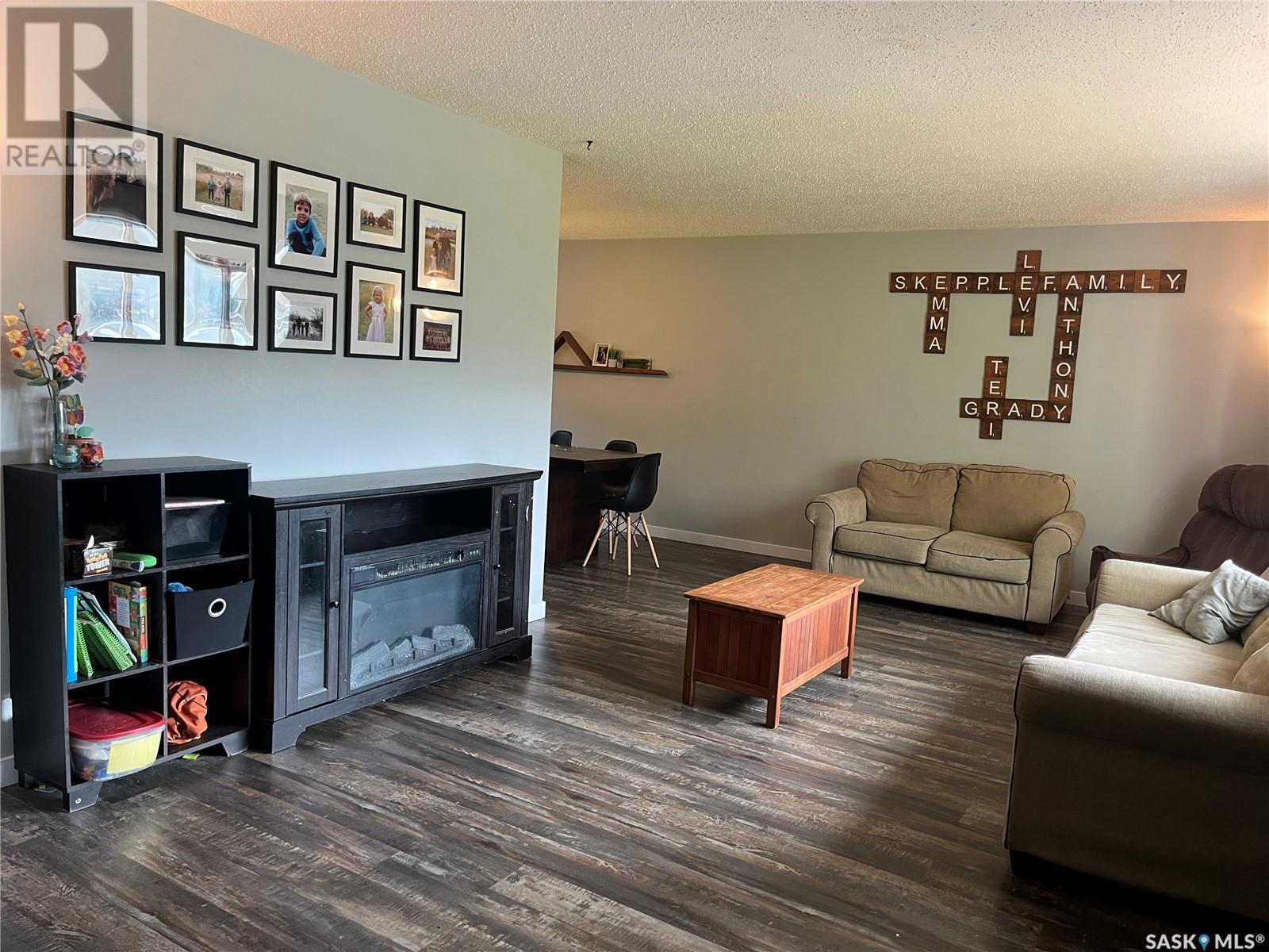 206 3rd Avenue, Caronport, Saskatchewan  S0H 0S0 - Photo 3 - SK014539