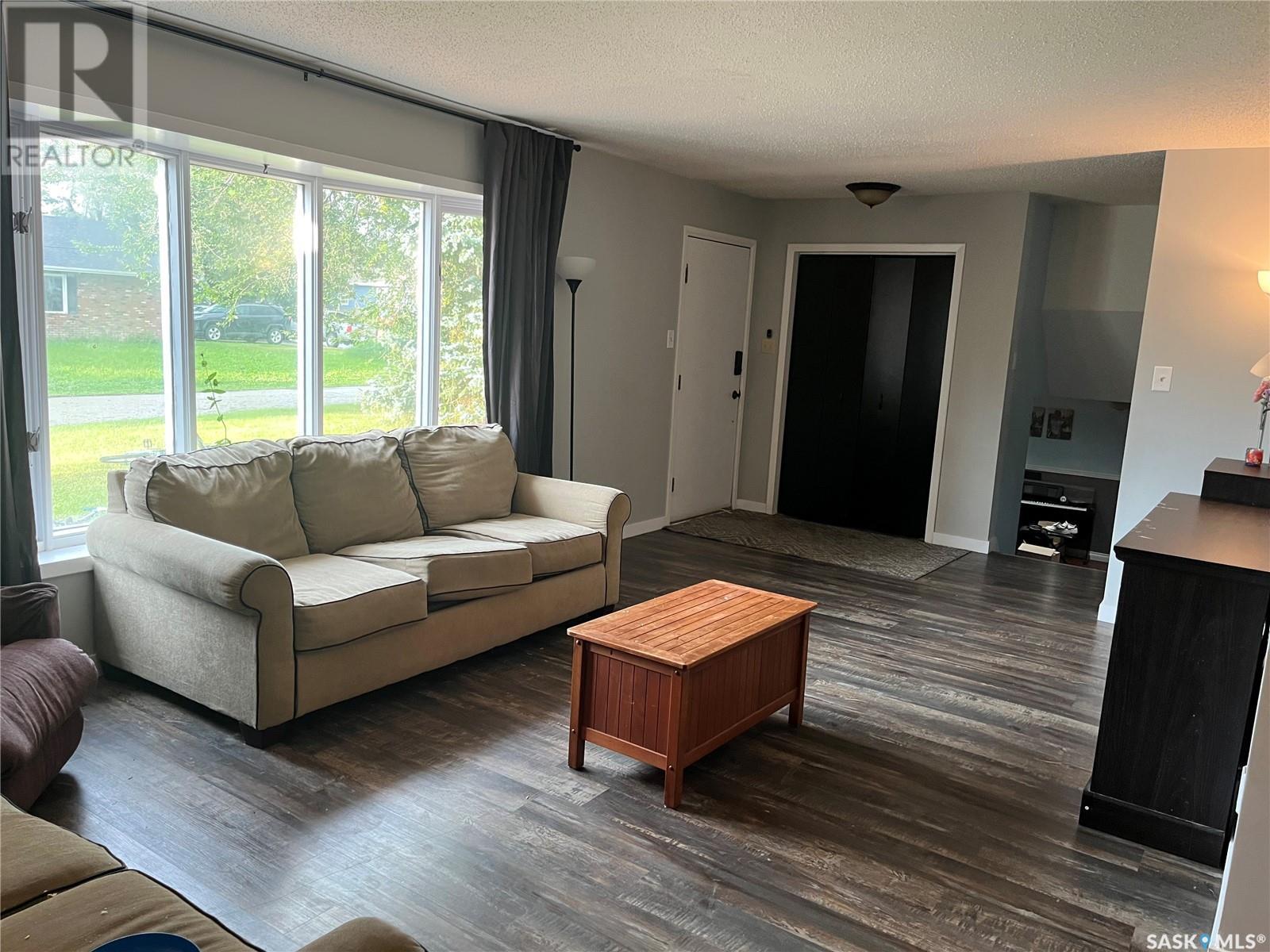 206 3rd Avenue, Caronport, Saskatchewan  S0H 0S0 - Photo 4 - SK014539