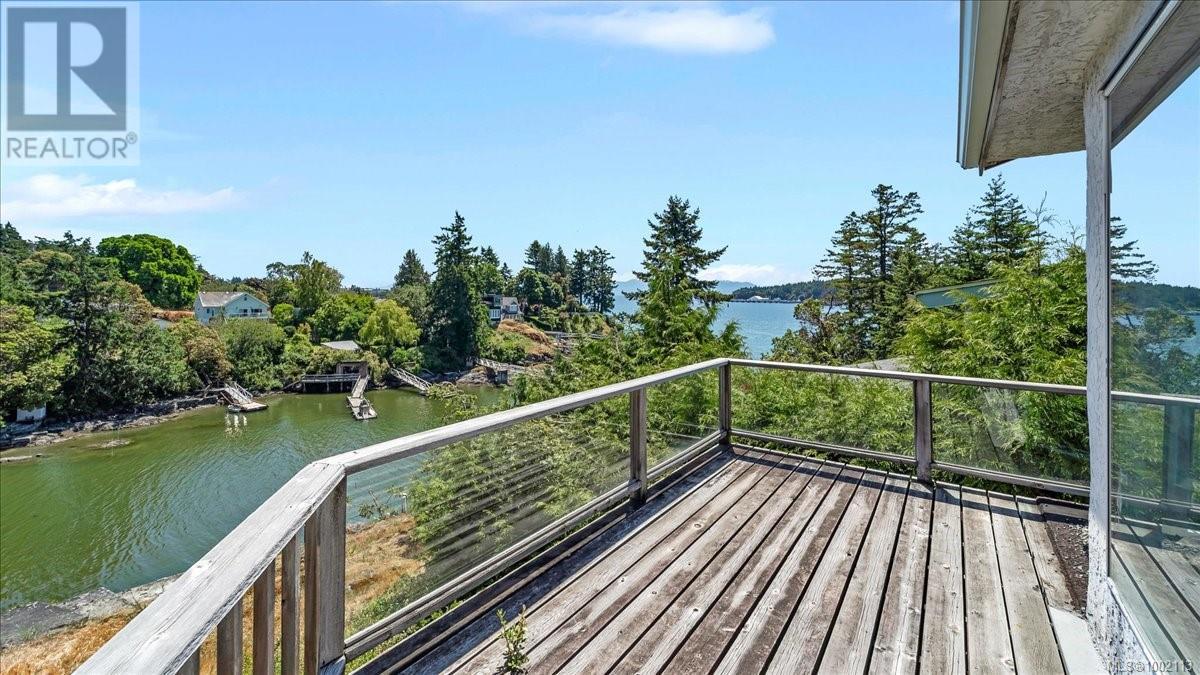 Property at 304 Bessborough Ave image 3