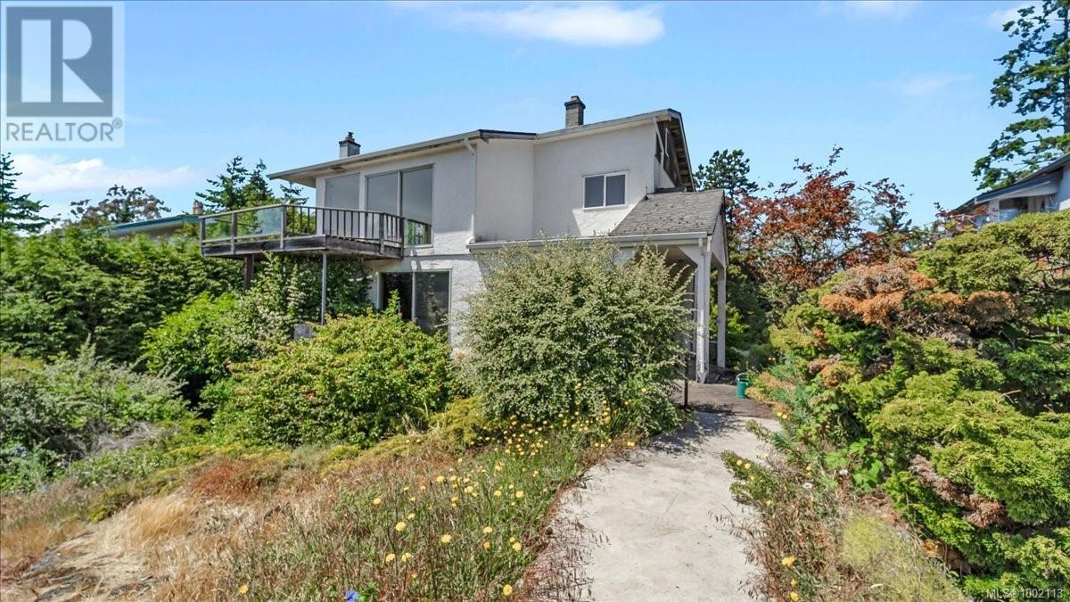 Property at 304 Bessborough Ave image 4