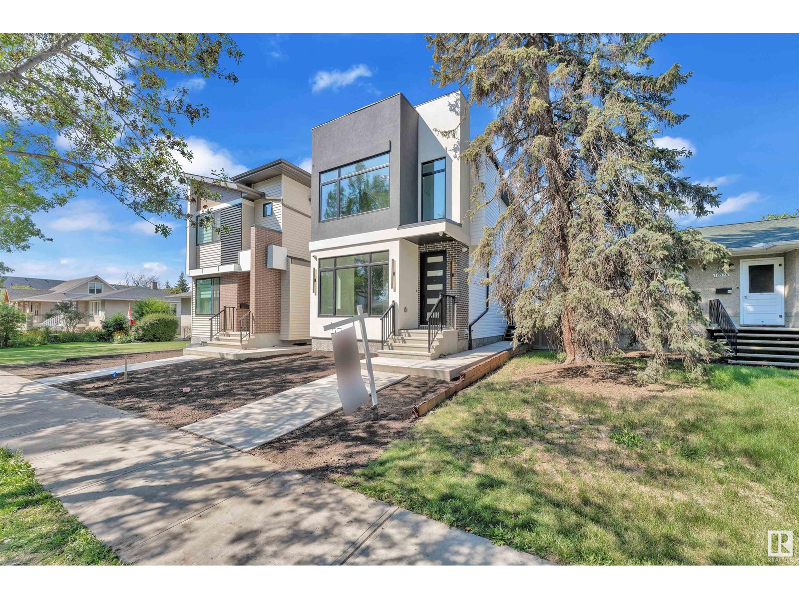 Property at 10976 138 ST NW image 2