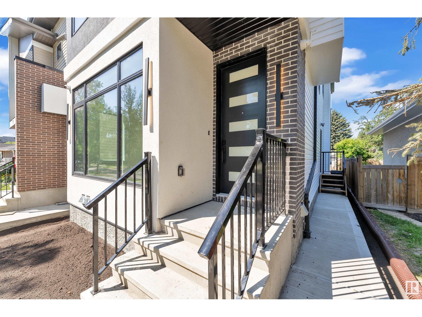 Property at 10976 138 ST NW image 3