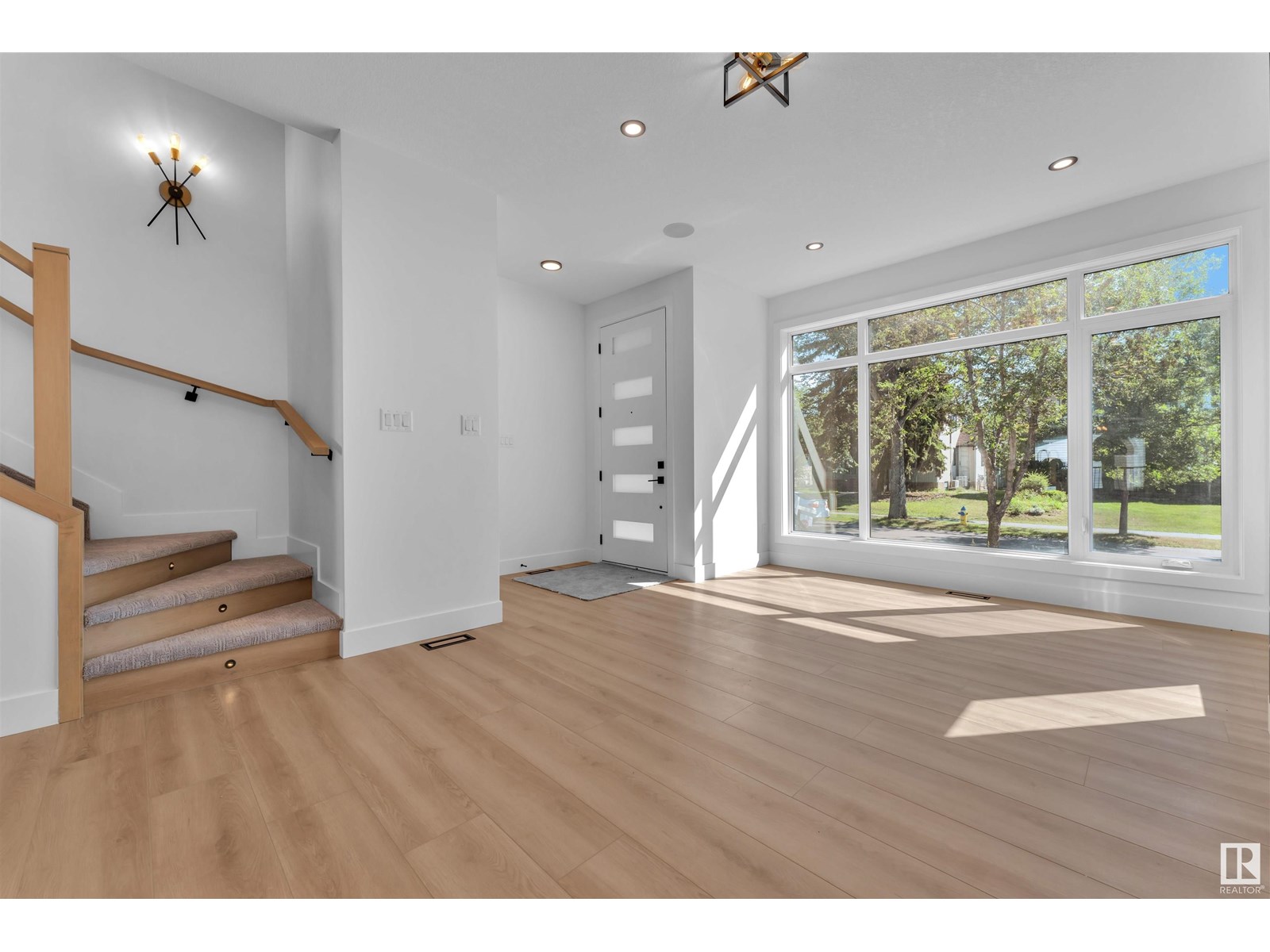 Property at 10976 138 ST NW image 4