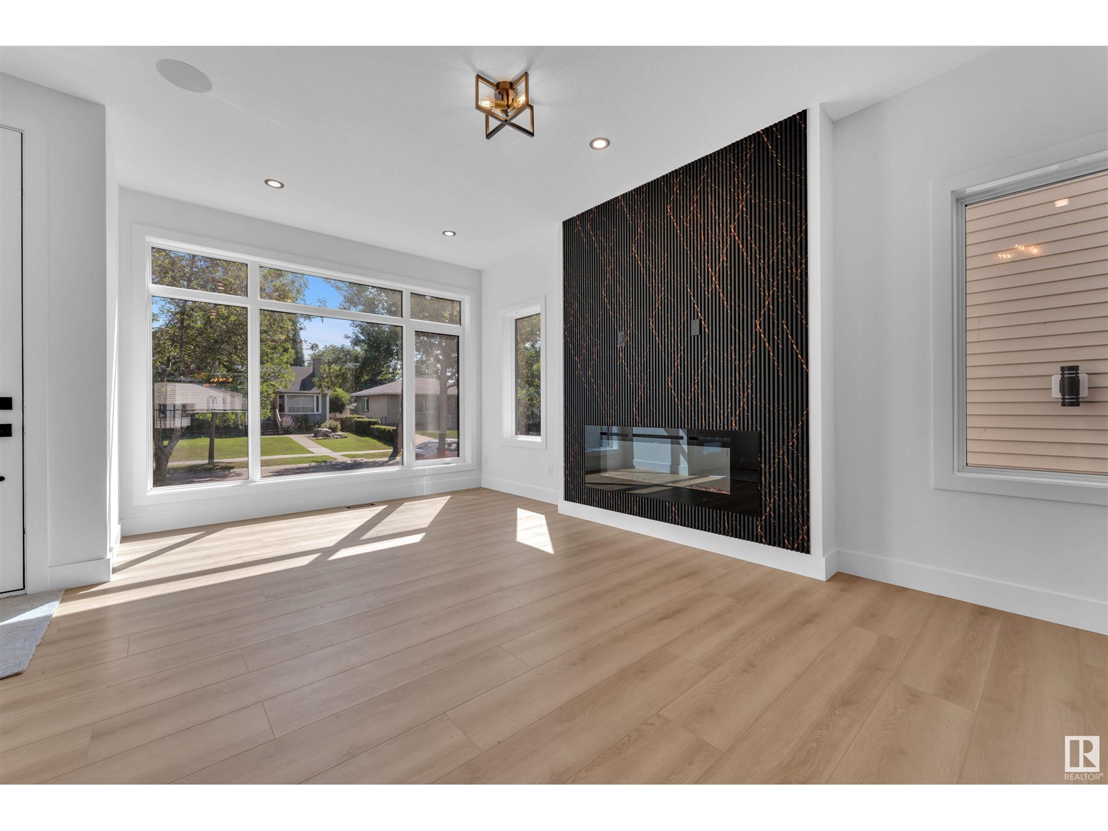 Property at 10976 138 ST NW image 5