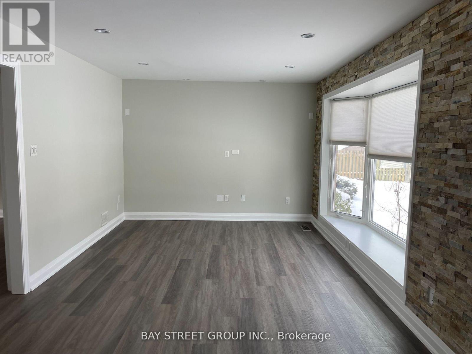 Main - 370 Centre Street E, Richmond Hill, Ontario  L4C 1B6 - Photo 3 - N12322841