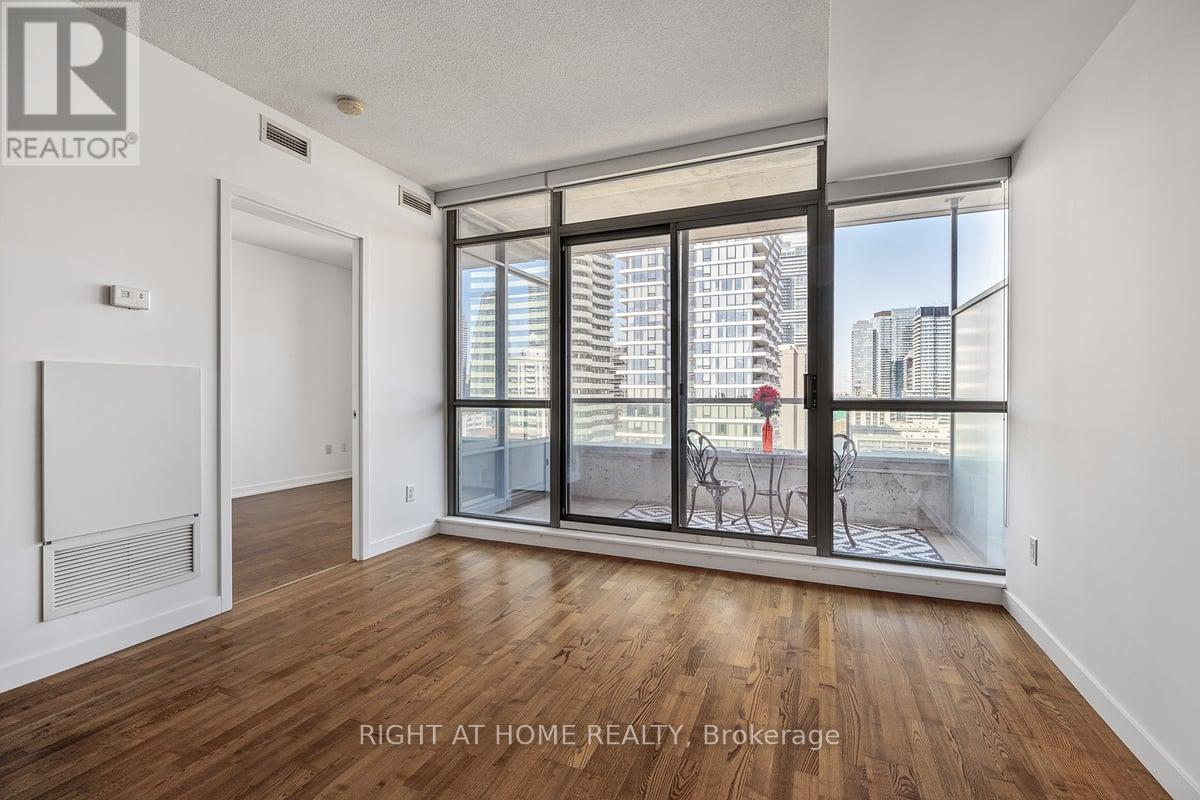 2104 - 281 Mutual Street, Toronto, Ontario  M4Y 3C4 - Photo 12 - C12322844
