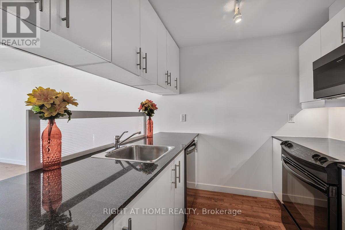2104 - 281 Mutual Street, Toronto, Ontario  M4Y 3C4 - Photo 18 - C12322844