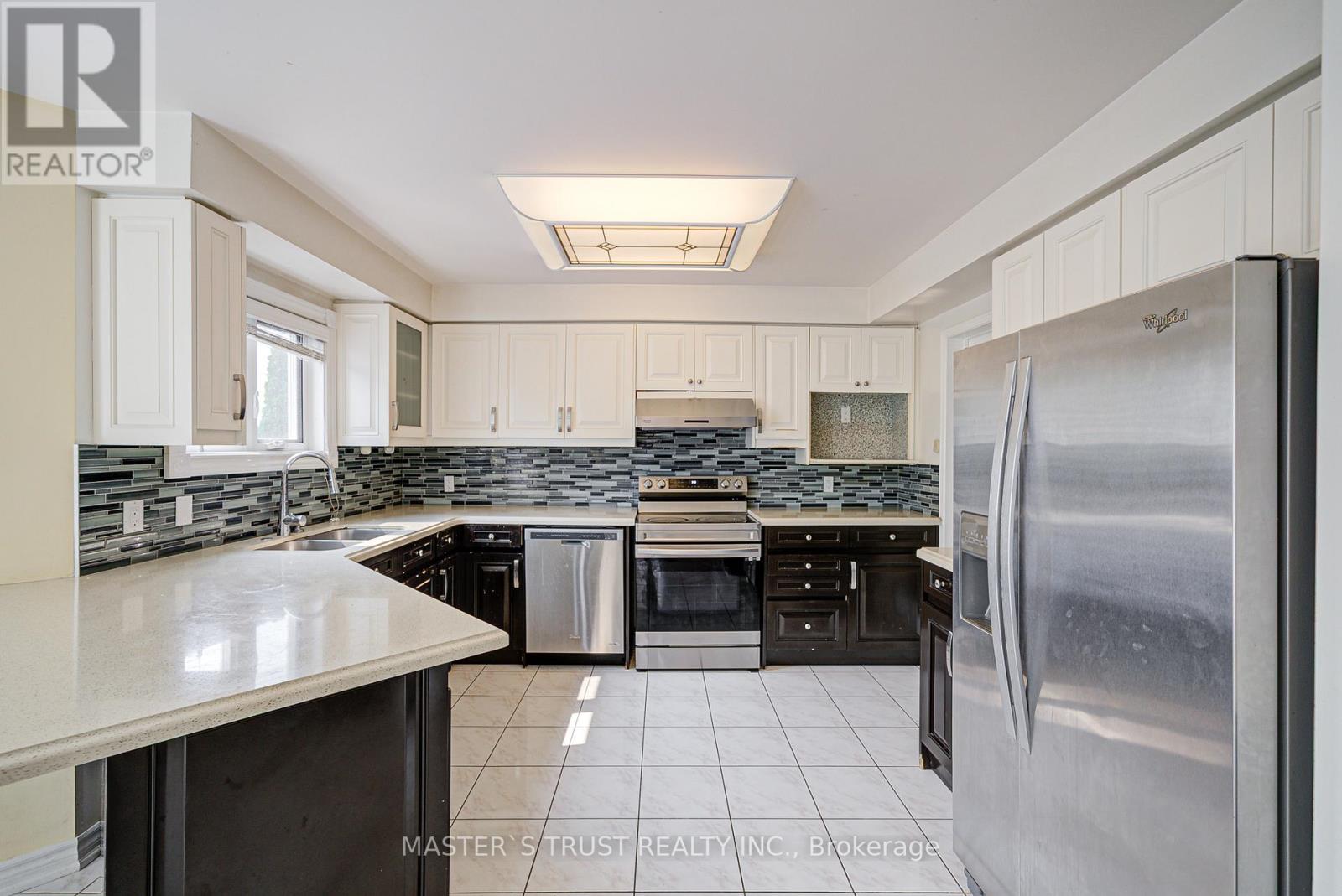 24 Queensgate Court, Markham (Unionville), Ontario  L3R 8L5 - Photo 20 - N12322842