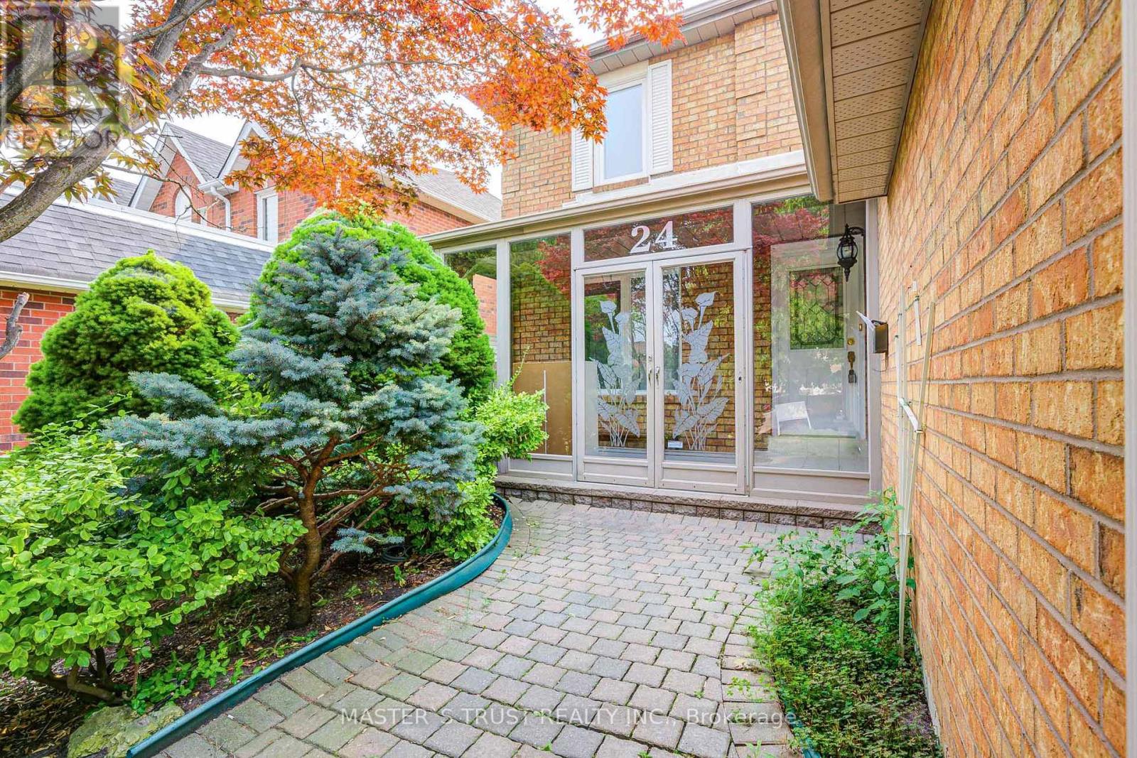 24 Queensgate Court, Markham (Unionville), Ontario  L3R 8L5 - Photo 3 - N12322842