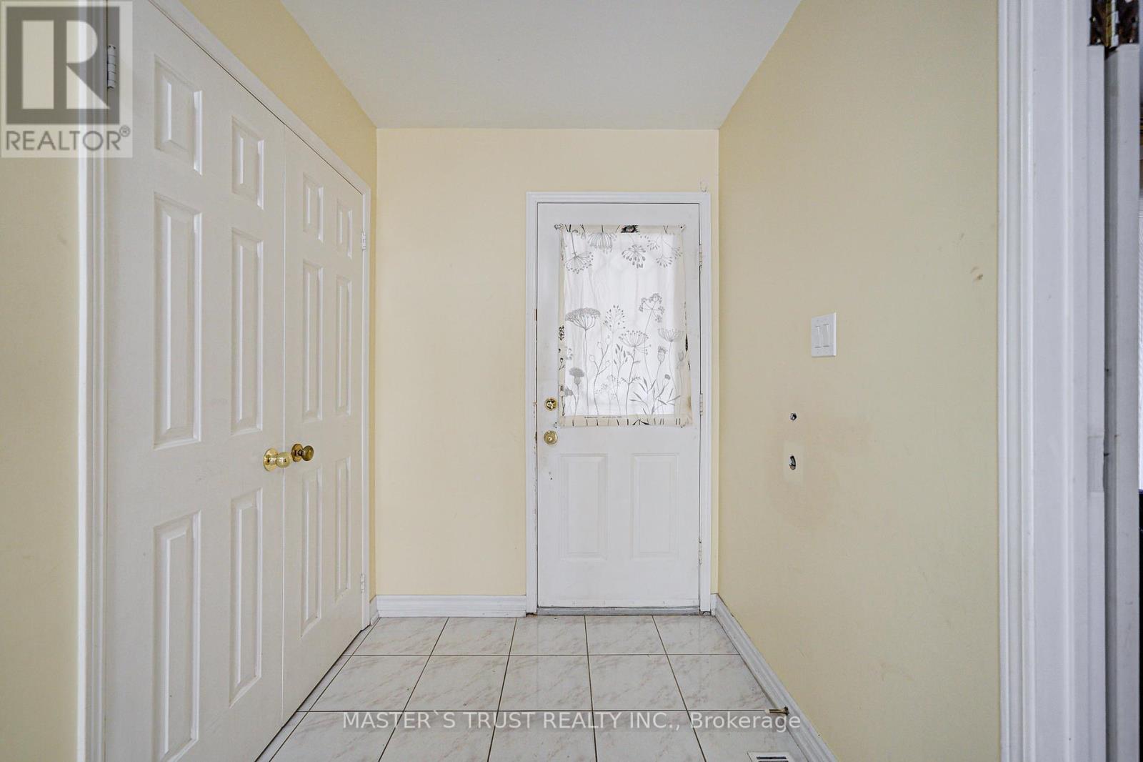 24 Queensgate Court, Markham (Unionville), Ontario  L3R 8L5 - Photo 4 - N12322842