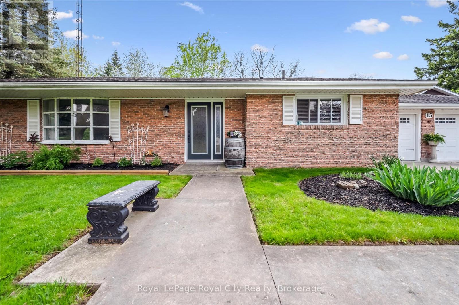 15 Wellington Drive, Centre Wellington, Ontario  N0B 1J0 - Photo 3 - X12314914
