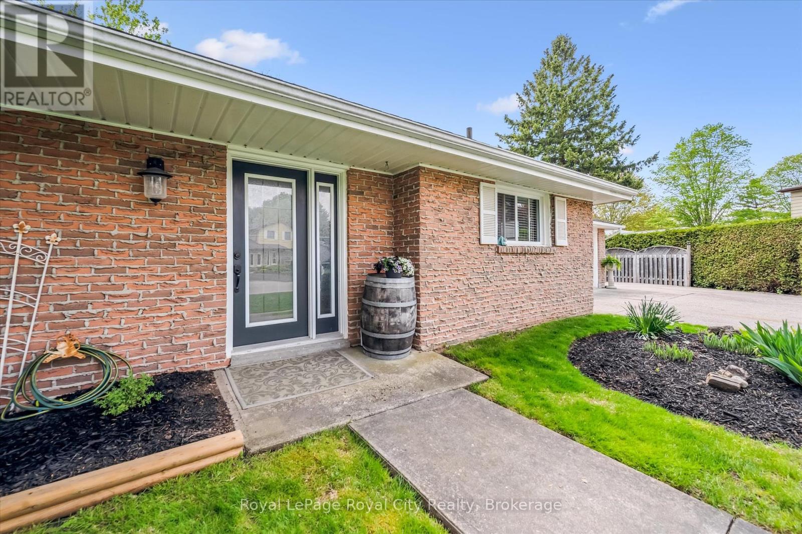 15 Wellington Drive, Centre Wellington, Ontario  N0B 1J0 - Photo 4 - X12314914