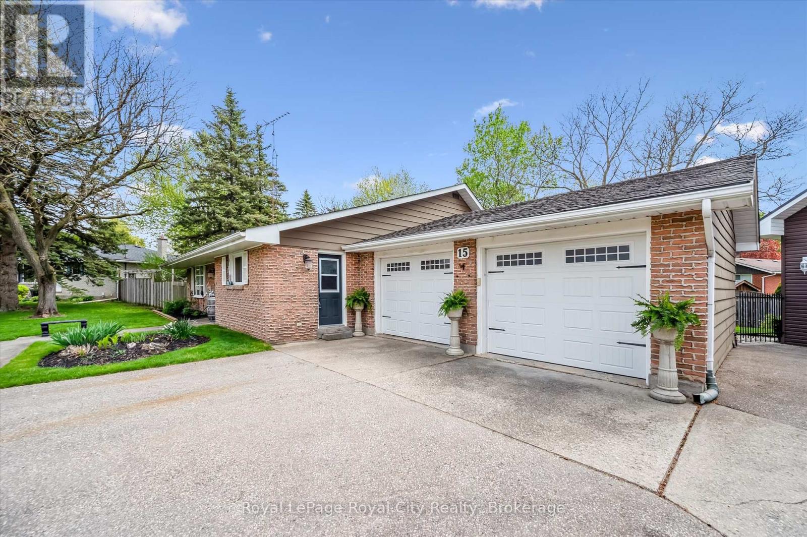 15 Wellington Drive, Centre Wellington, Ontario  N0B 1J0 - Photo 5 - X12314914