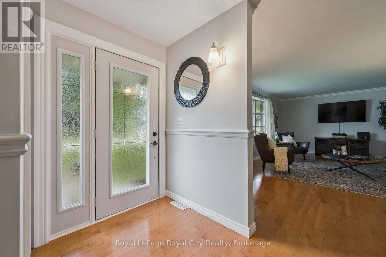 15 Wellington Drive, Centre Wellington, Ontario  N0B 1J0 - Photo 8 - X12314914