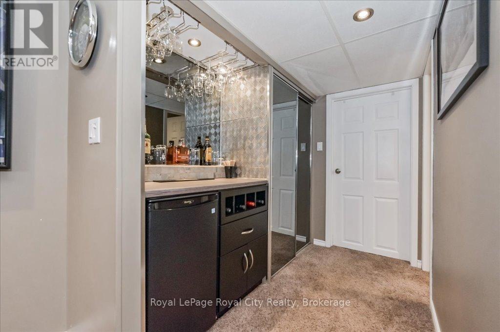 15 Wellington Drive, Centre Wellington, Ontario  N0B 1J0 - Photo 32 - X12314914