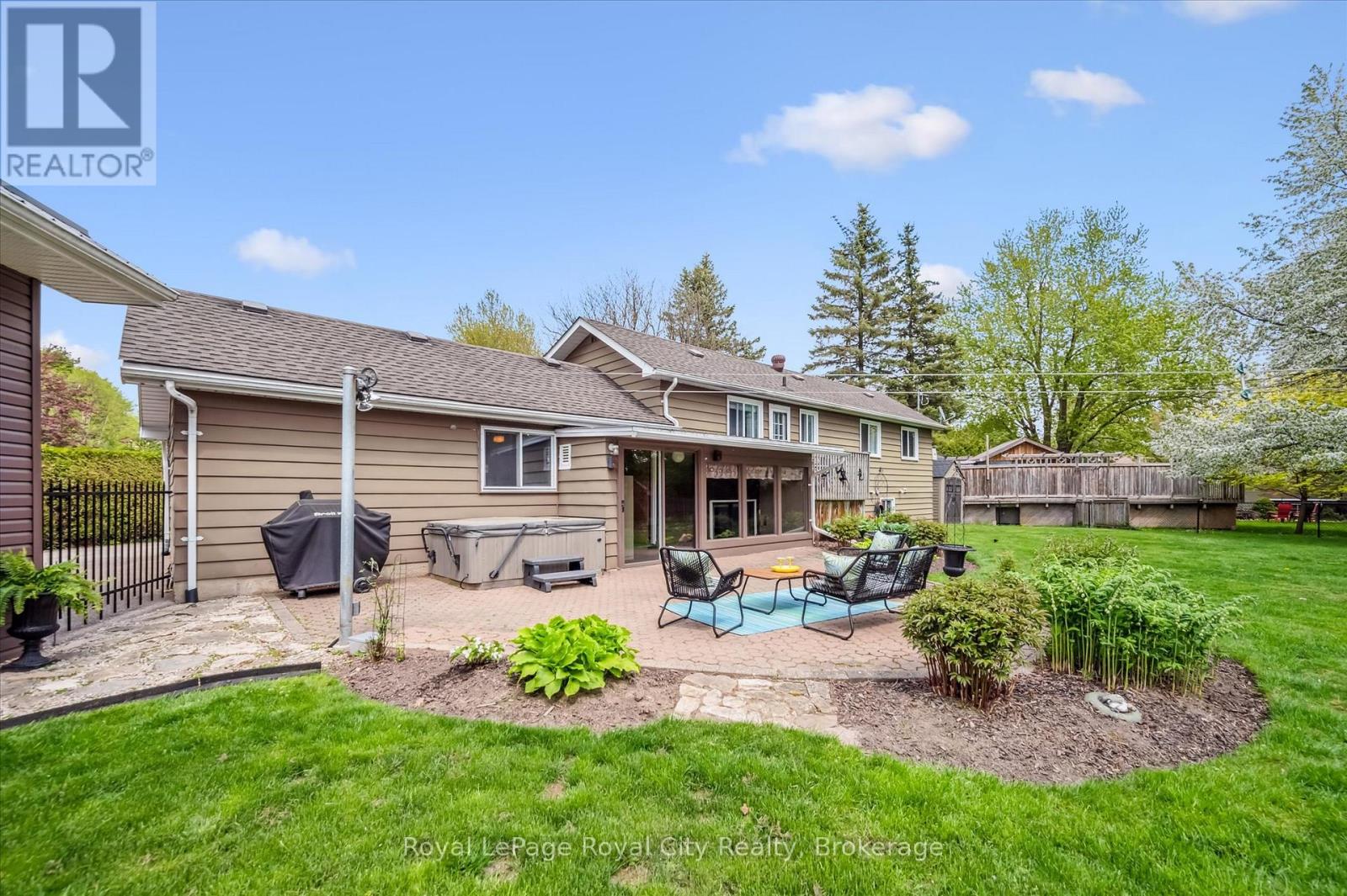 15 Wellington Drive, Centre Wellington, Ontario  N0B 1J0 - Photo 36 - X12314914