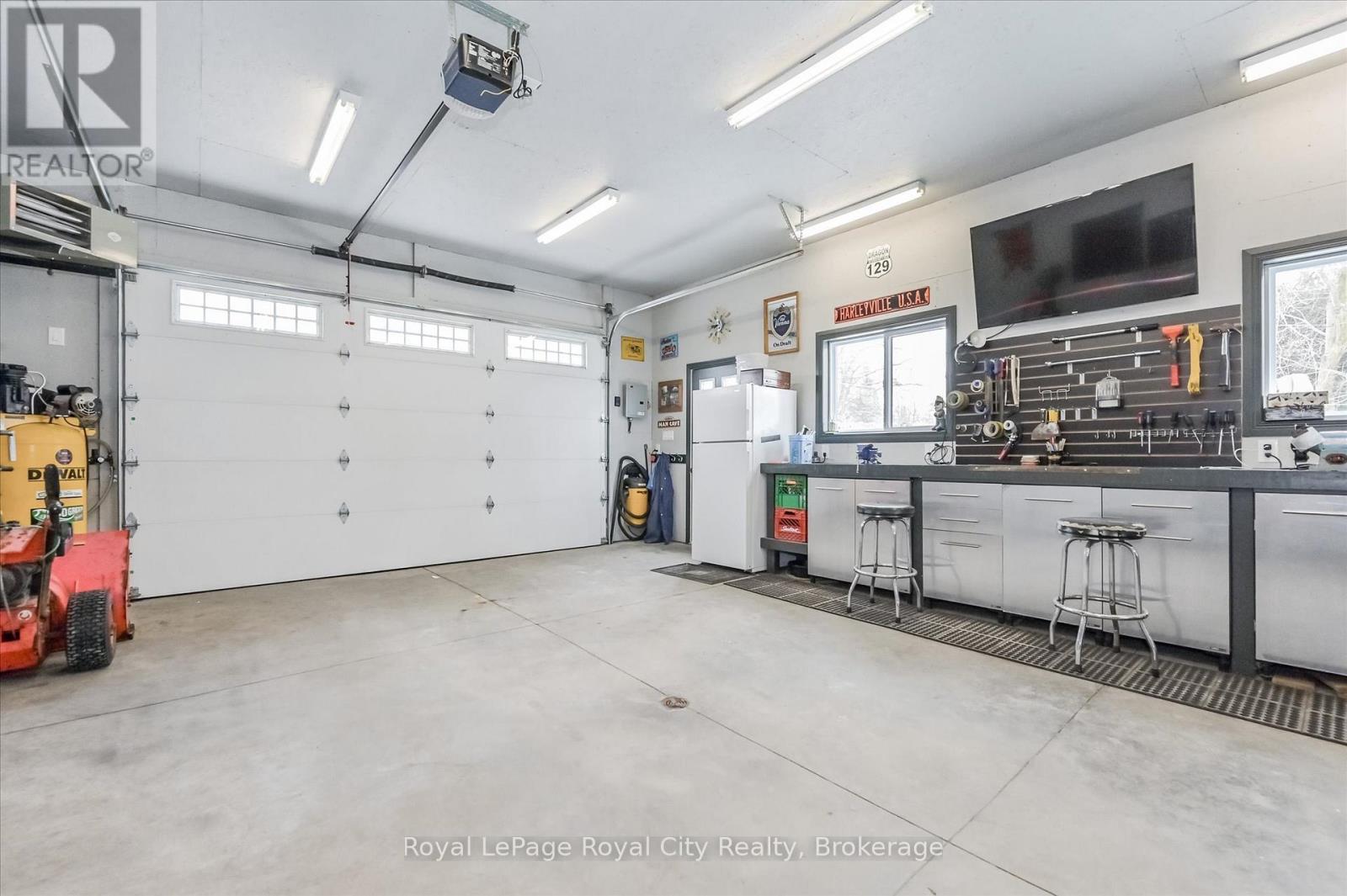 15 Wellington Drive, Centre Wellington, Ontario  N0B 1J0 - Photo 35 - X12314914