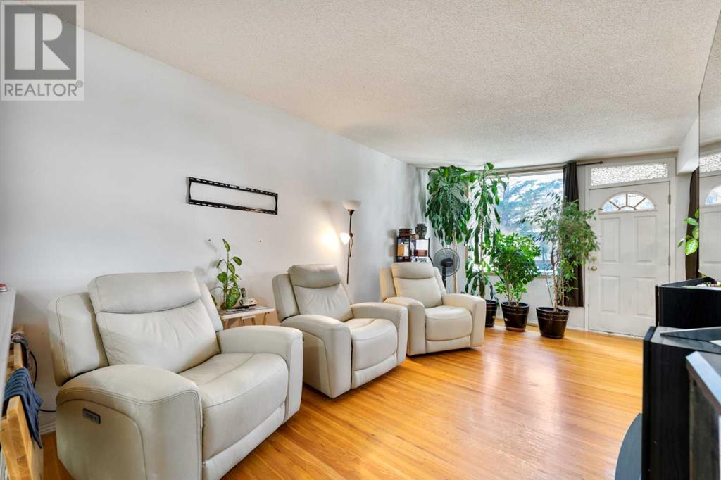 Property at 7304 36 Avenue NW image 4