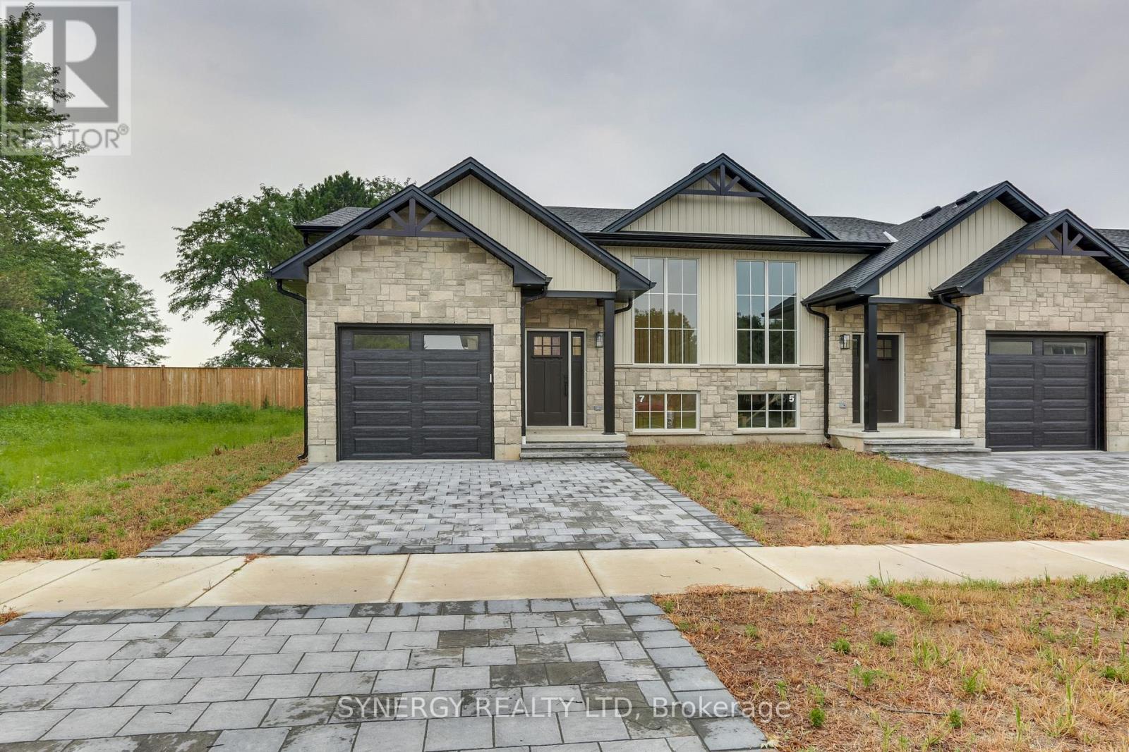 7 HADDON LANE, Strathroy-Caradoc, Ontario
