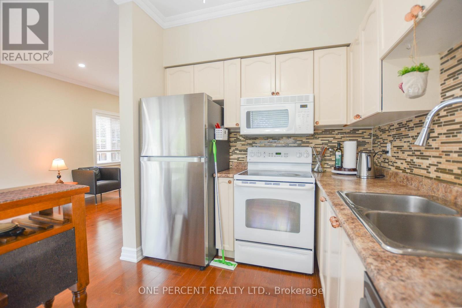 2377 Dalebrook Drive, Oakville, Ontario  L6H 6K4 - Photo 14 - W12322892