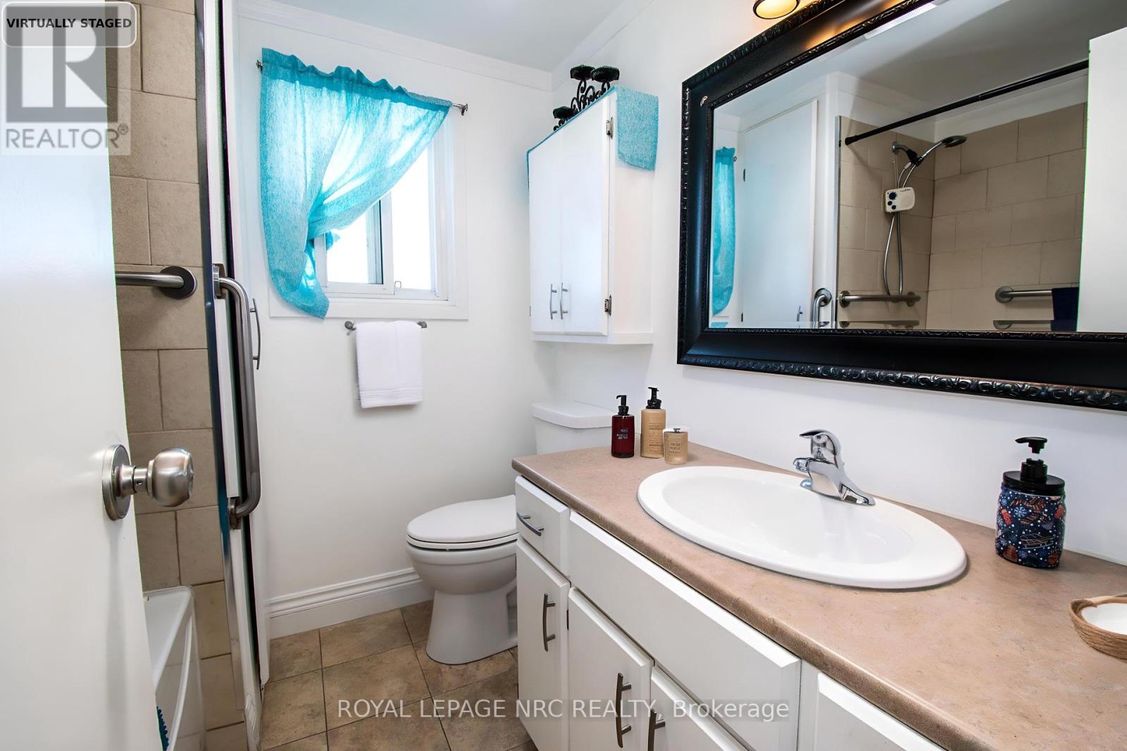 11 Exeter Drive, St. Catharines, Ontario  L2P 3M9 - Photo 14 - X12322901