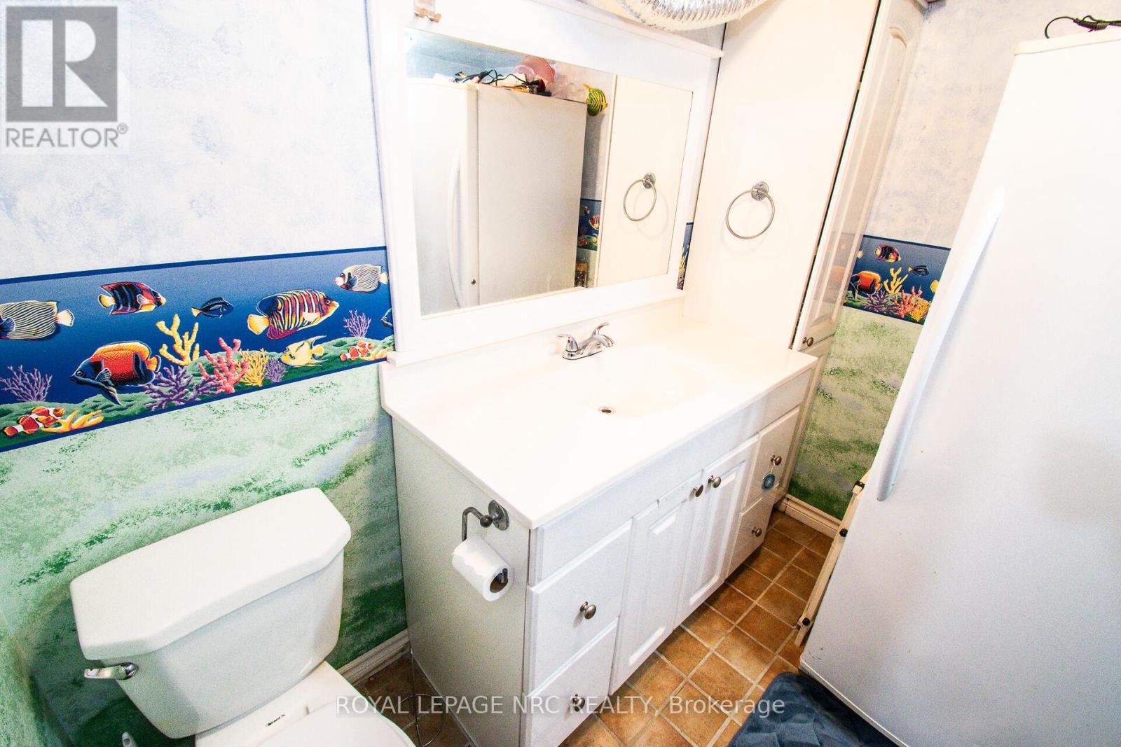11 Exeter Drive, St. Catharines, Ontario  L2P 3M9 - Photo 18 - X12322901