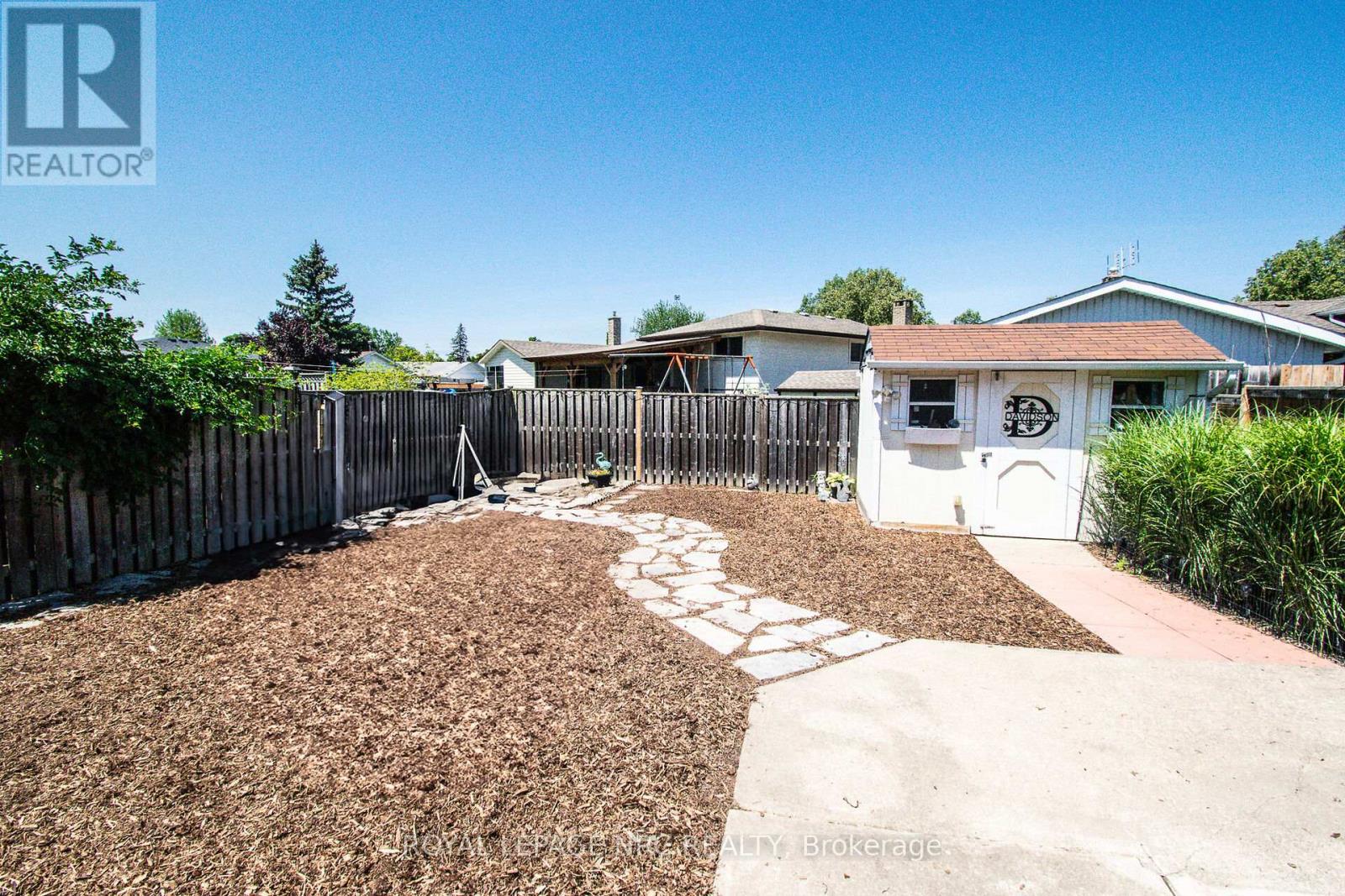 11 Exeter Drive, St. Catharines, Ontario  L2P 3M9 - Photo 22 - X12322901