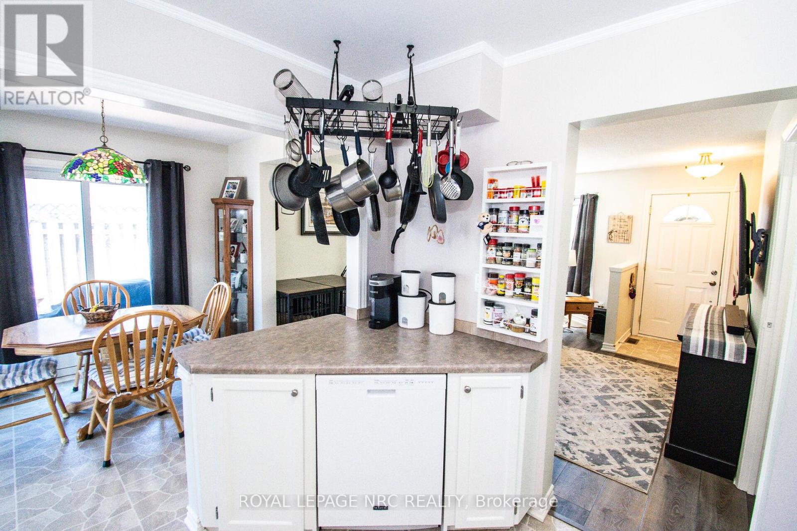 11 Exeter Drive, St. Catharines, Ontario  L2P 3M9 - Photo 6 - X12322901