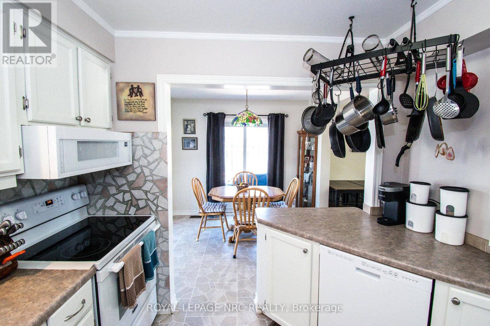 11 Exeter Drive, St. Catharines, Ontario  L2P 3M9 - Photo 8 - X12322901