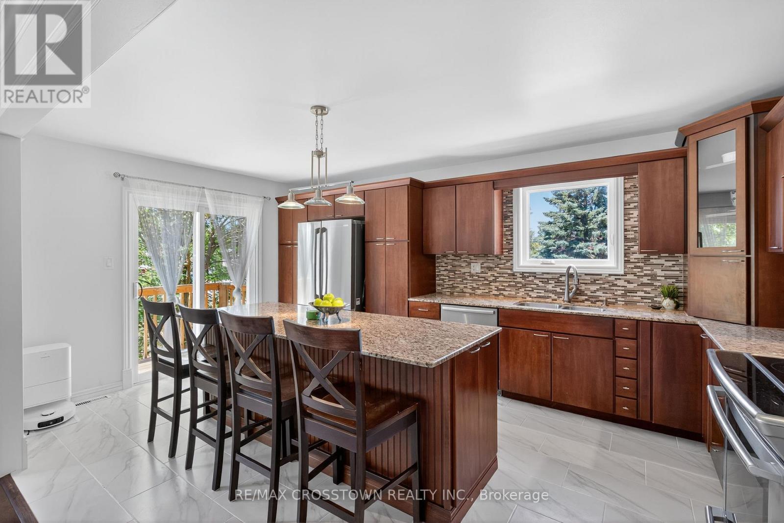 2 Birchmount Circle, Wasaga Beach, Ontario  L9Z 1H8 - Photo 11 - S12322916
