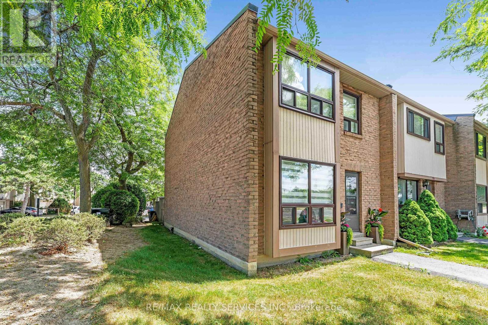 Property at 94 - 94 GUILDFORD CRESCENT image 4