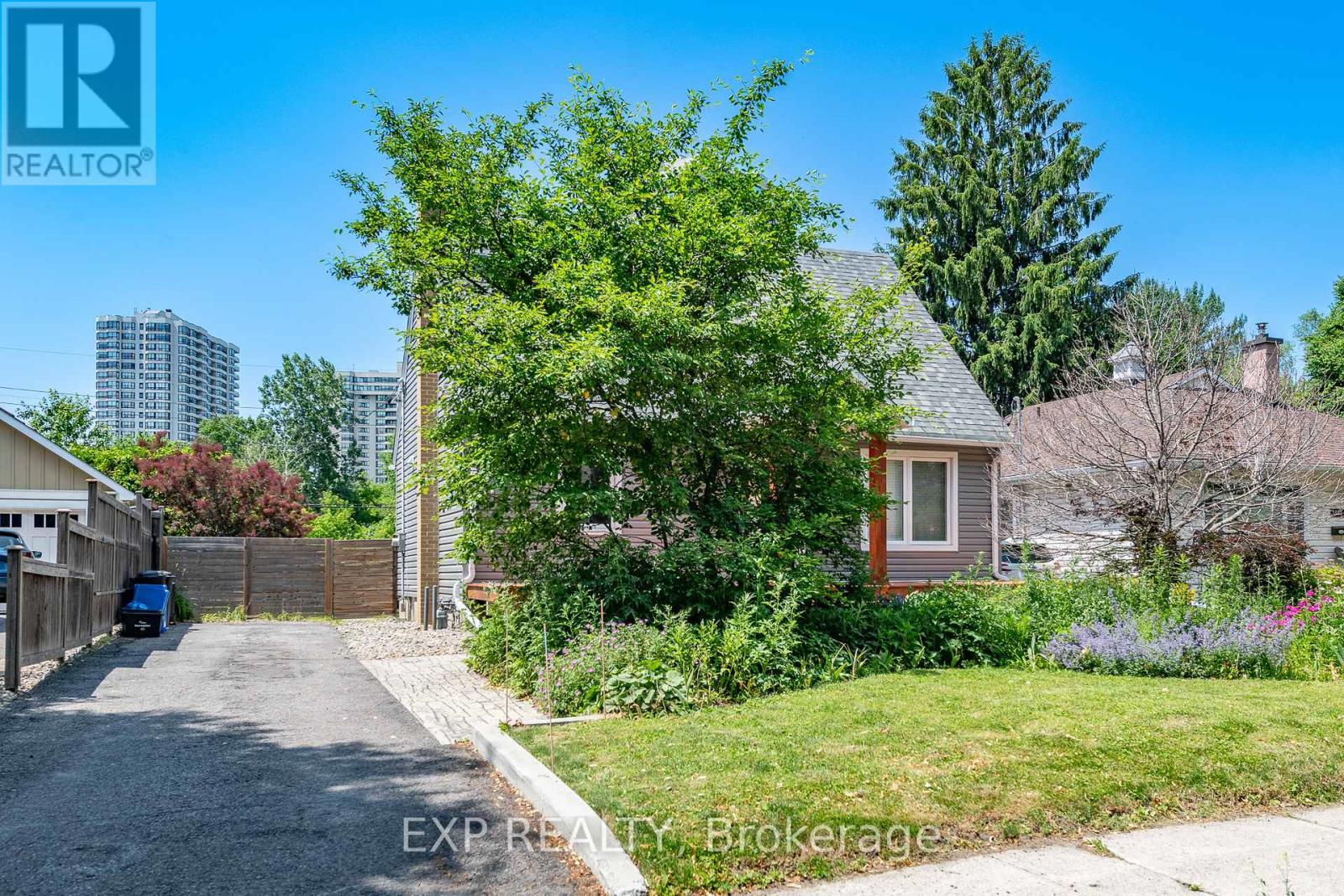 Property at 1552 CALEDON STREET image 3