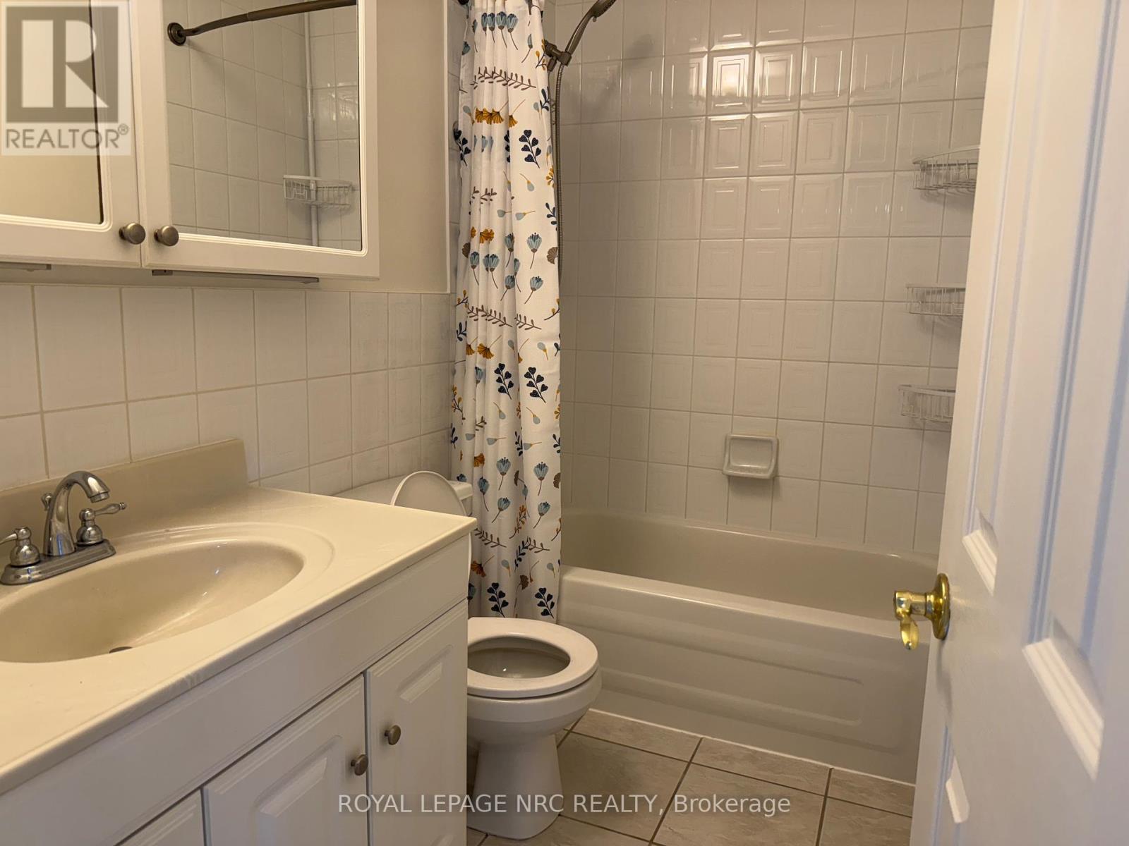 103 - 264 Oakdale Avenue, St. Catharines, Ontario  L2P 2K4 - Photo 11 - X12311142