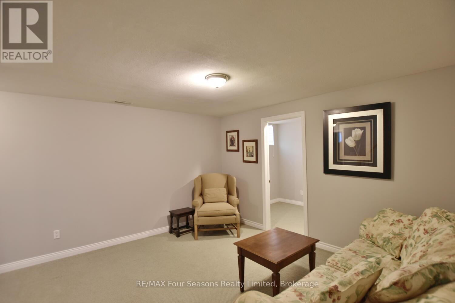 46 William Avenue, Wasaga Beach, Ontario  L9Z 2X3 - Photo 37 - S12323023