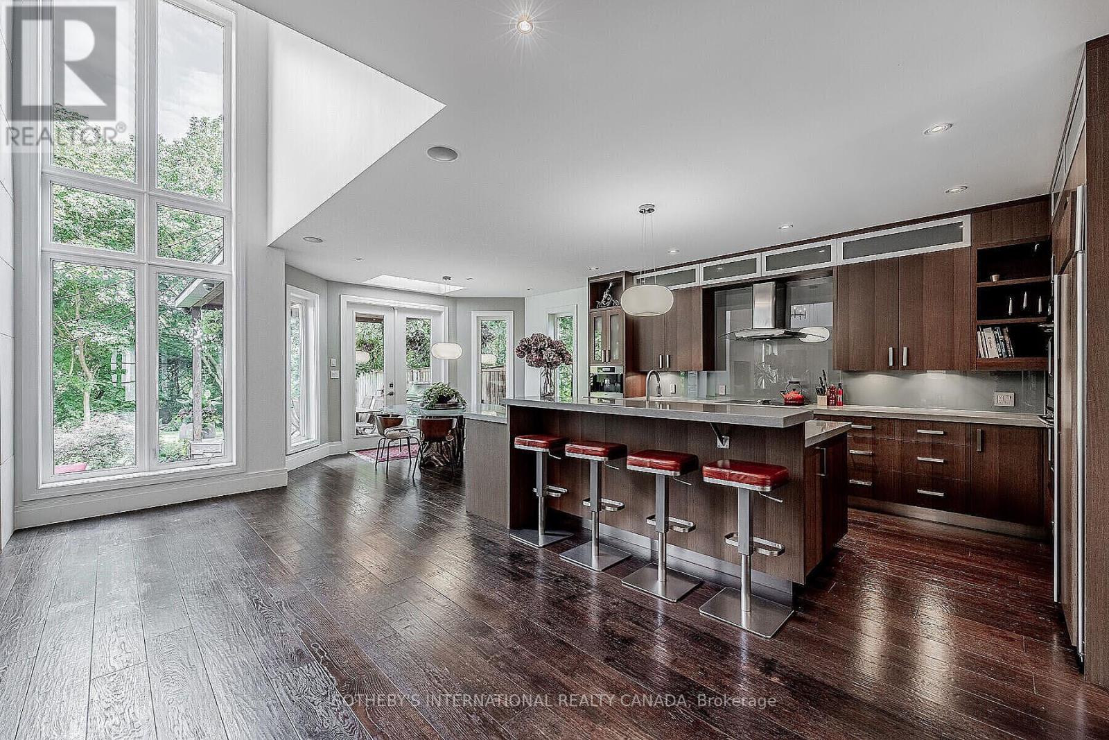 44 Meadowcrest Road, Toronto, Ontario  M8Z 2Y7 - Photo 11 - W12323025