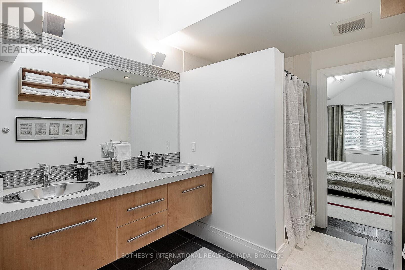 44 Meadowcrest Road, Toronto, Ontario  M8Z 2Y7 - Photo 23 - W12323025