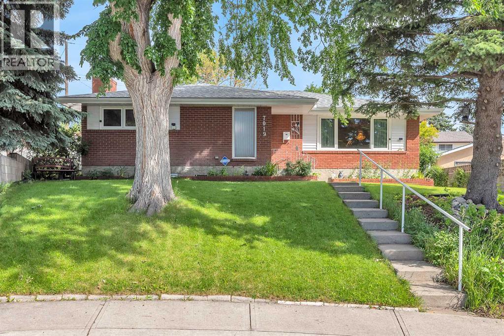 Property at 7019 Hunterbow Crescent NW image 2