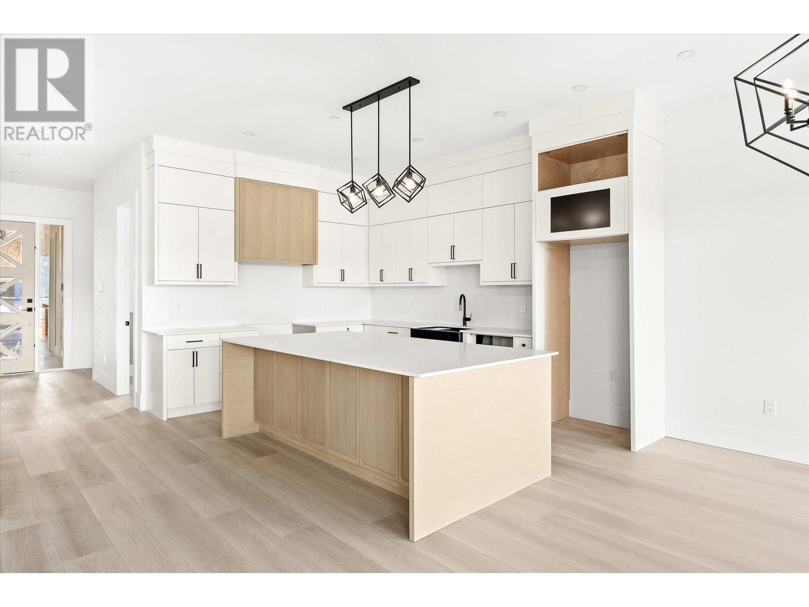 8916 Tavistock Road, Vernon, British Columbia  V1H 2L4 - Photo 5 - 10347436