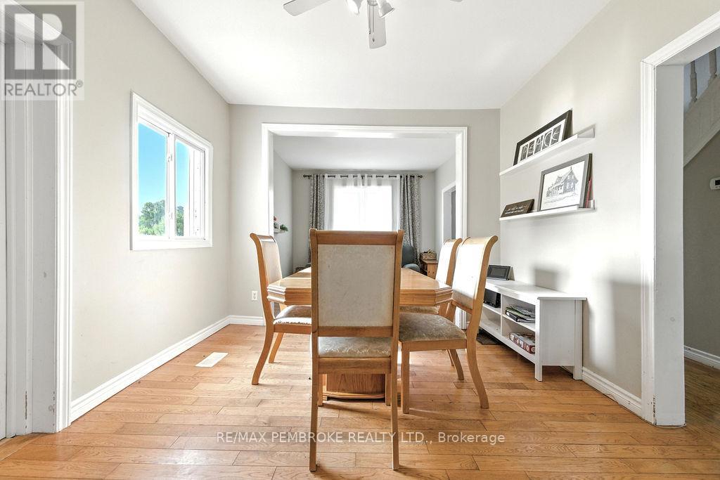1298 Black Bay Road, Petawawa, Ontario  K8H 2W8 - Photo 14 - X12316641