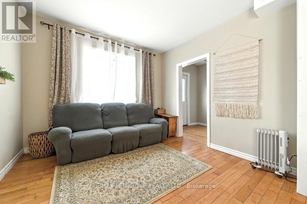 1298 Black Bay Road, Petawawa, Ontario  K8H 2W8 - Photo 18 - X12316641