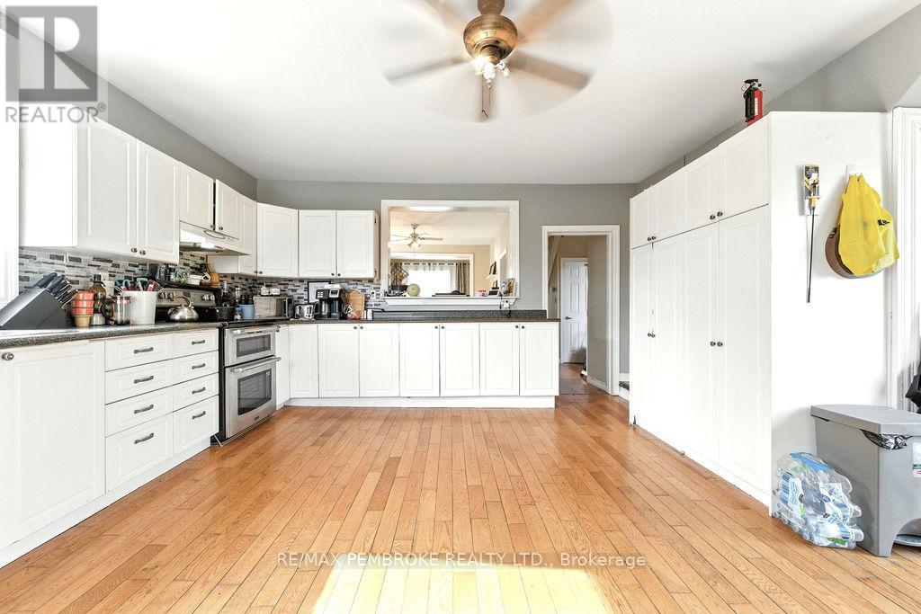 1298 Black Bay Road, Petawawa, Ontario  K8H 2W8 - Photo 6 - X12316641