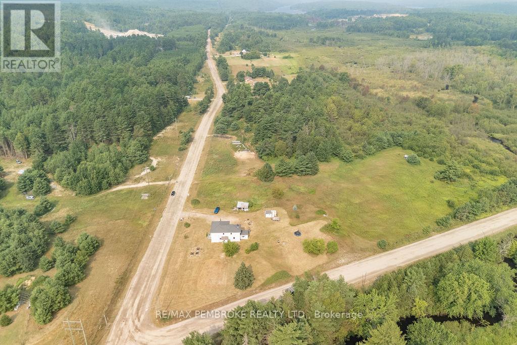 1298 Black Bay Road, Petawawa, Ontario  K8H 2W8 - Photo 34 - X12316641