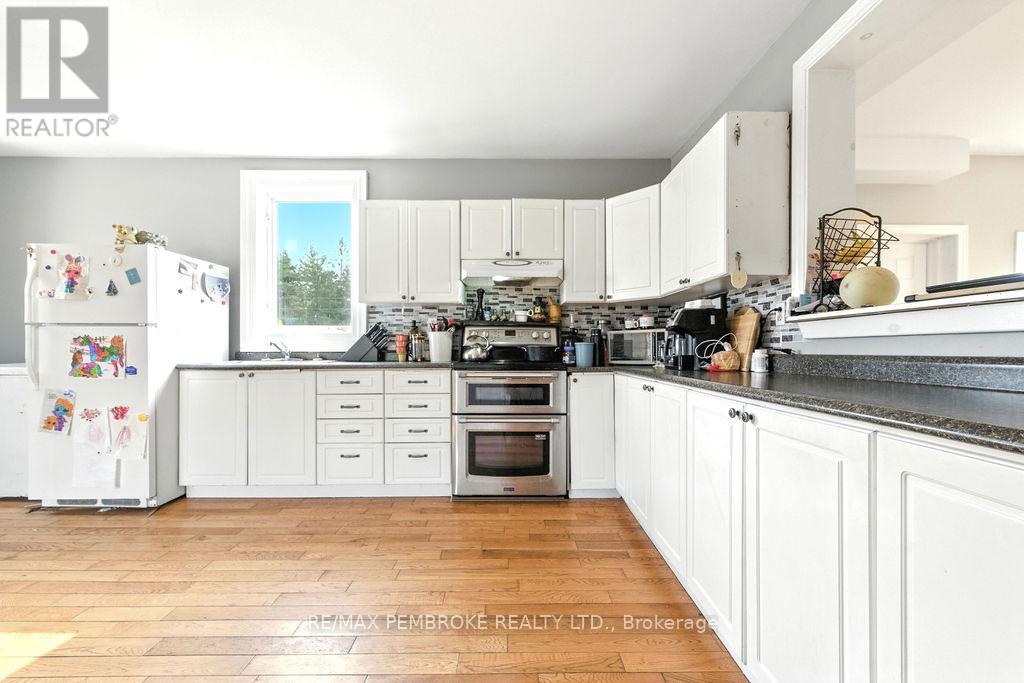 1298 Black Bay Road, Petawawa, Ontario  K8H 2W8 - Photo 9 - X12316641