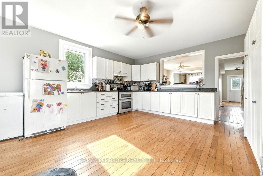 1298 Black Bay Road, Petawawa, Ontario  K8H 2W8 - Photo 8 - X12316641