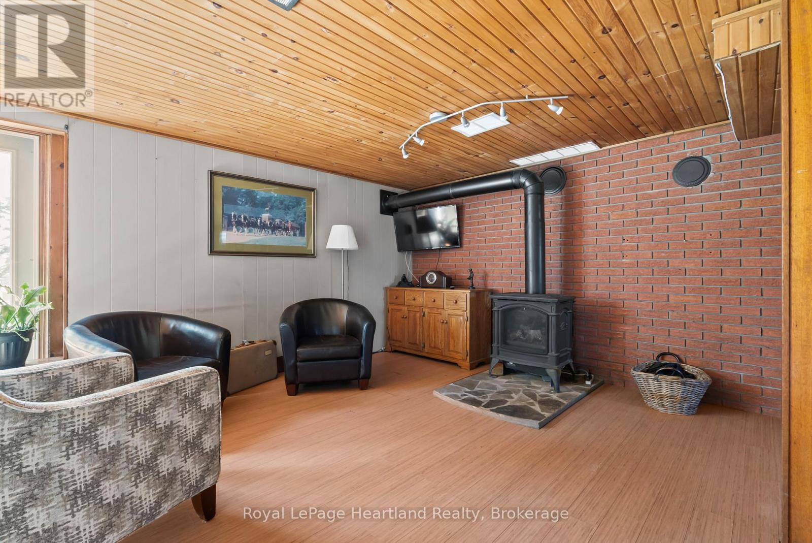 8715 Wellington Rd 7 Road, Mapleton, Ontario  N0G 2P0 - Photo 20 - X12323052