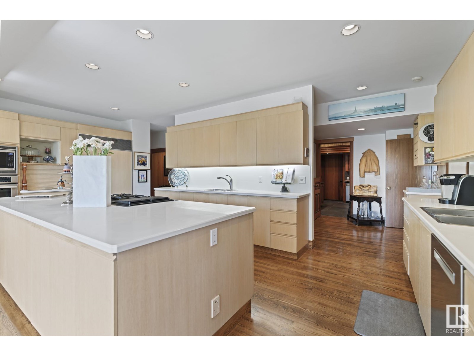Property at 8 VALLEYVIEW PT NW image 5