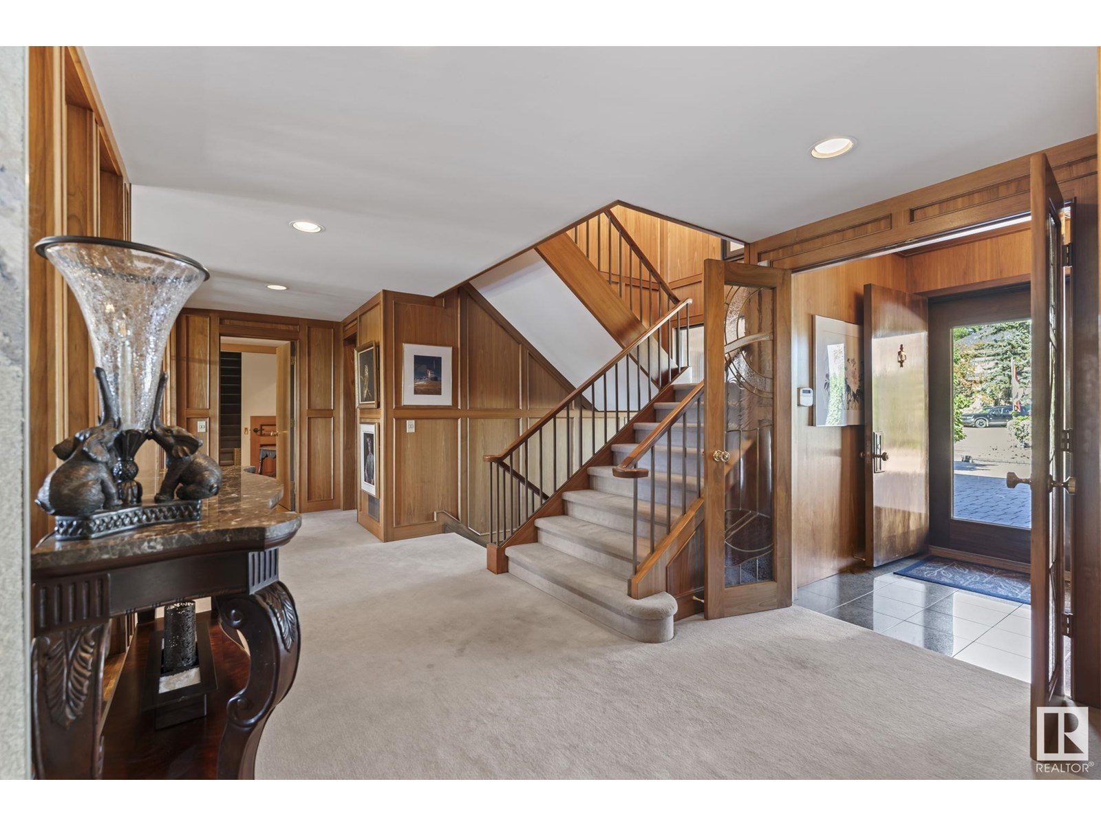 Property at 8 VALLEYVIEW PT NW image 1