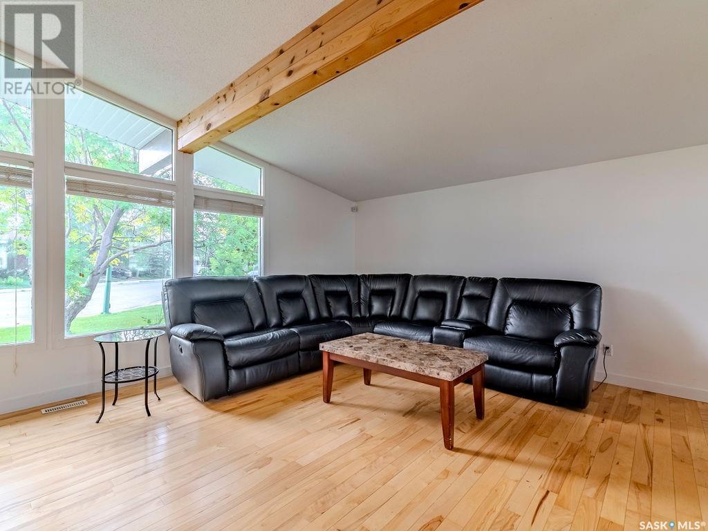 Property at 246 Anderson CRESCENT image 2